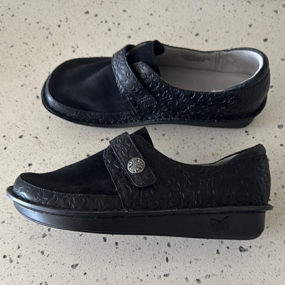 ALEGRIA Brenna Night Blooms Black Leather Floral Embossed Casual Shoes Size EU41